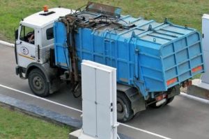 Radyoaktif madde dolu aracı &ccedil;almak istediler