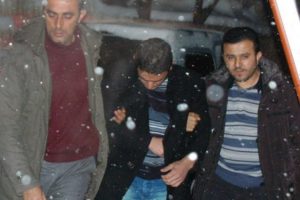"Ablamla g&ouml;r&uuml;şme" deyip bı&ccedil;akladı