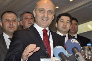 Bakan &ouml;z&uuml;r diledi