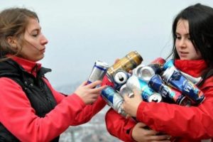 &Uuml;niversiteli kızlardan Paland&ouml;ken'de temizlik
