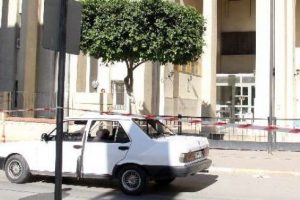Adliye &ouml;n&uuml;nde silahlar konuştu: 2 yaralı