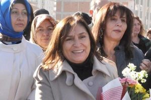 Kılı&ccedil;daroğlu'nun eşi: Kamer Gen&ccedil;'in ki saygısızlık