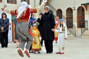 Hayr&uuml;nnisa G&uuml;l sergi a&ccedil;tı