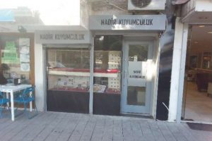 Duvarı delerek kuyumcu soydular