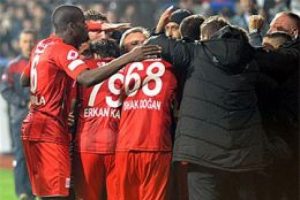 Karab&uuml;kspor 5. tura adını yazdırdı