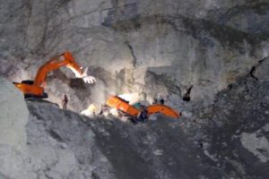 Kep&ccedil;e ile kayanın altında kaldı
