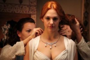 Meryem Uzerli H&uuml;rrem'le Geri D&ouml;nd&uuml;!