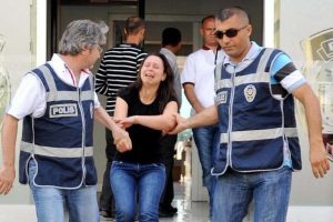 &Ccedil;ocuklarını fare zehri ile &ouml;ld&uuml;ren anneye &ouml;m&uuml;r boyu hapis