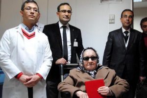 Görme engelli hayırseverden hastaneye bağış