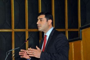 "Dışarıda bir avu&ccedil; gazeteci kaldı"