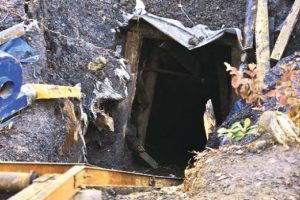 M&uuml;hr&uuml; hapisten kırdı, 3 iş&ccedil;i &ouml;ld&uuml;