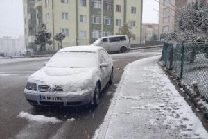 Kocaeli'ye kar yağdı