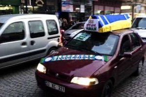 Tabutun &uuml;zerindeki tehditkar yazı