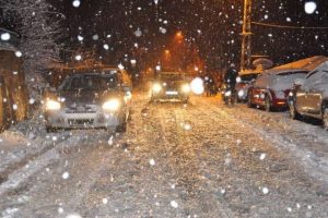 Kar ulaşımı fel&ccedil; etti