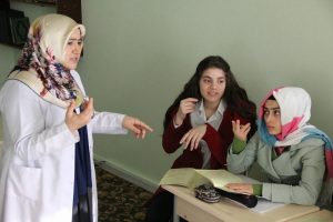 G&ouml;zyaşlarının ardındaki mutluluk
