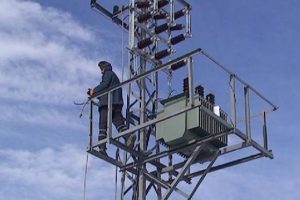 13 metre y&uuml;ksekte ekmek parası m&uuml;cadelesi