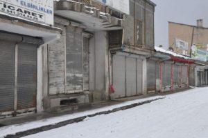 Kepenkler bug&uuml;n de a&ccedil;ılmadı