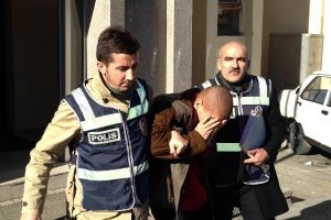 Liseli kızları bu y&uuml;zden bı&ccedil;aklamış!