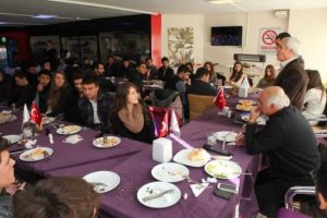 Bozbey &uuml;niversite &ouml;ğrencileriyle buluştu