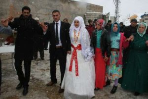 Karlı hava bu d&uuml;ğ&uuml;ne engel olamadı