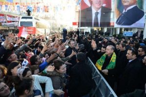 ''Satran&ccedil; takımı'' izdihamı