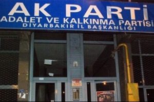 AK Parti Diyarbakır İl Başkanılığı'na bombalı saldırı