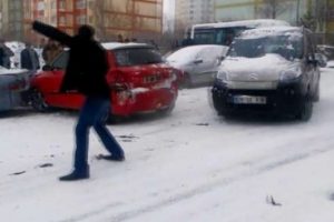 Kar kazaları beraberinde getirdi