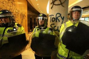 Londra &Uuml;niversitesi'nden &ouml;ğrenci protestolarına yasak