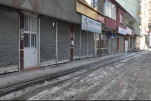 Kepenkler bug&uuml;n de a&ccedil;ılmadı
