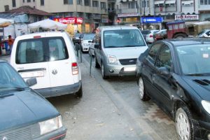 Gemlik'te oto park sıkıntısı b&uuml;y&uuml;yor