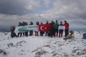 Bursalı dağcıların kar keyfi