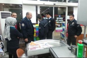 2 bin lirayı &ccedil;aldı, ka&ccedil;tı