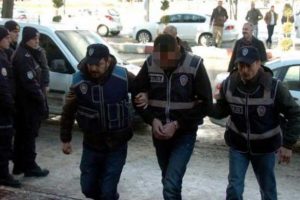 Yanlışlıkla arkadaşını &ouml;ld&uuml;rd&uuml;