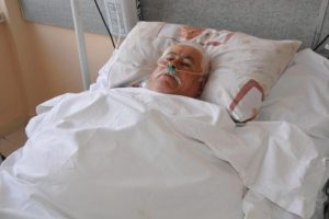 &Uuml;zerinden iş makinesi ge&ccedil;ti