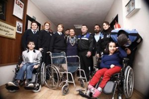 Polislerden &ouml;rnek davranış