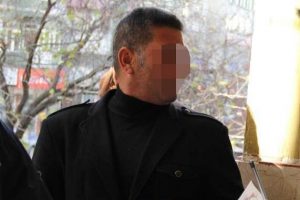 Oğlu i&ccedil;in geldi kendi yakayı ele verdi