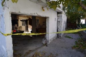 Eşi intihara kalktı, o kendini yaraladı!