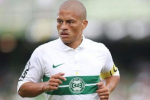 Alex'den Coritiba başkanına tepki!