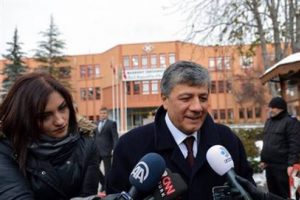 Balbay &ccedil;ocuklarını okula g&ouml;t&uuml;rd&uuml;