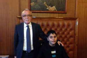 G&ouml;rme engelli Arat, Yakut'un koltuğuna oturdu