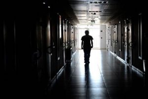Gay ve trans mahkumların koğuş isyanı