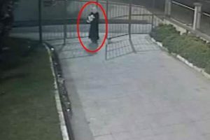 Bebeğini sokağa b&ouml;yle bıraktı