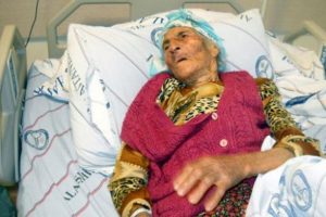 İlk ameliyatını 97 yaşında oldu