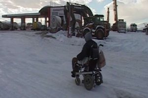 Dondurucu soğukta ak&uuml;l&uuml; arabayla yolculuk