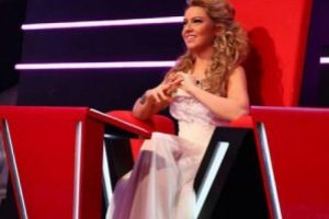 Hadise para basıyor!