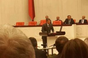 Balbay'ı ilk tebrik eden Cemil &Ccedil;i&ccedil;ek oldu