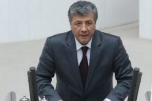 Balbay yemin etti h&uuml;k&uuml;metten bir kişi alkışladı