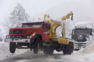 TIR'ı &ccedil;eken &ccedil;ekici şaha kalktı