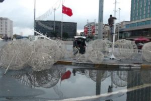 Taksim'de yılbaşı hazırlıkları başladı