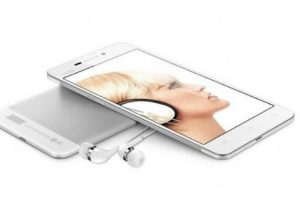 D&uuml;nyanın ilk 2K ekranlı akıllı telefonu